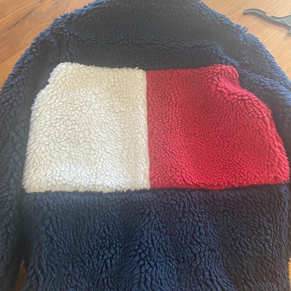 Tommy Hilfiger fuzzy coat. Warm. Women’s M - Picture 3 of 8